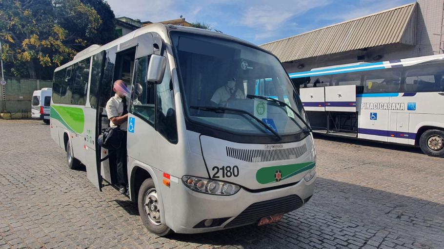 MERCEDES-BENZ LO 916  MARCOPOLO SENIOR COM AR SEM WC VC