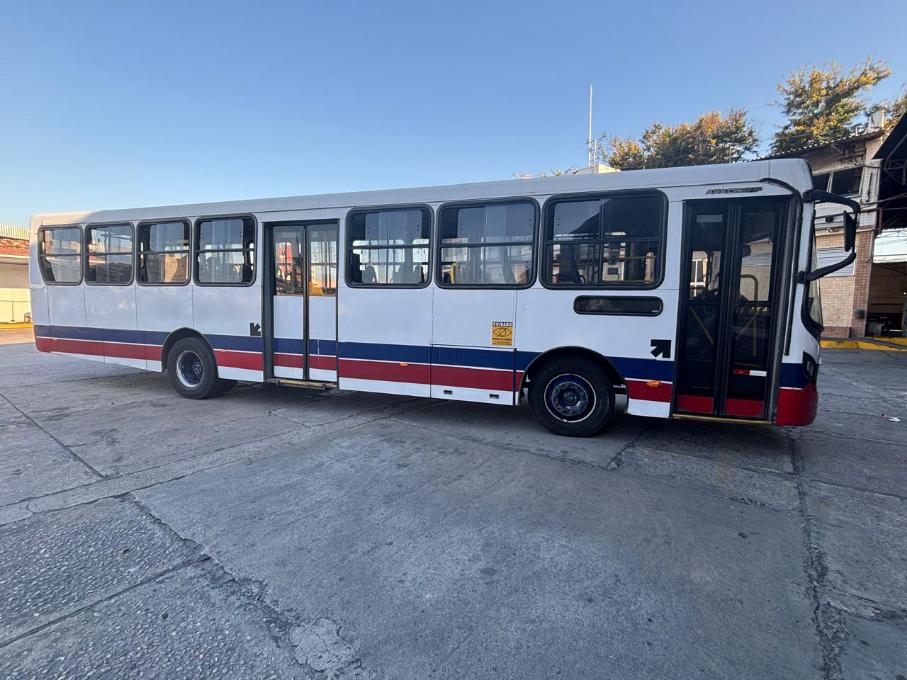 MERCEDES-BENZ OF 1722  CAIO APACHE VIP SEM AR COM ELEVADOR