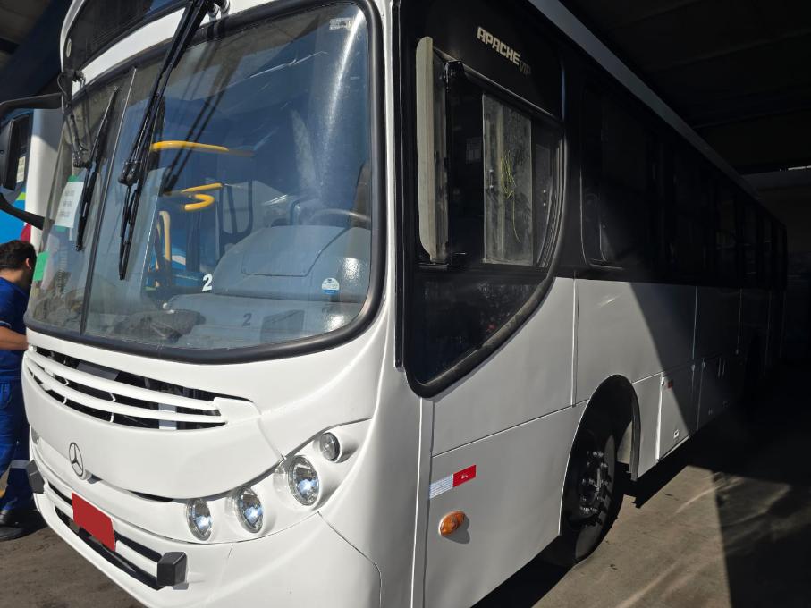 MERCEDES-BENZ OF 1418  CAIO APACHE VIP SEM AR COM ELEVADOR 37L JC