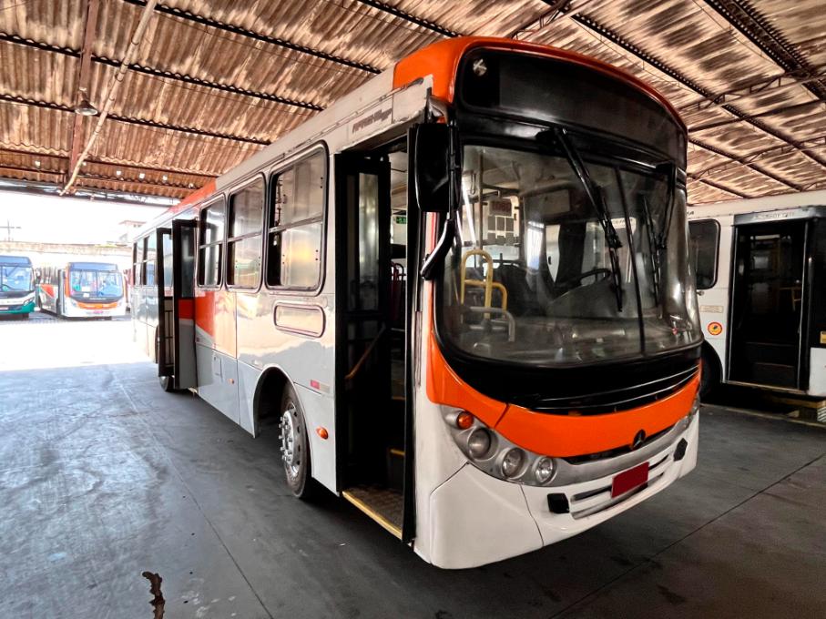 MERCEDES-BENZ OF 1418  CAIO APACHE VIP SEM AR 36L COM ELEVADOR
